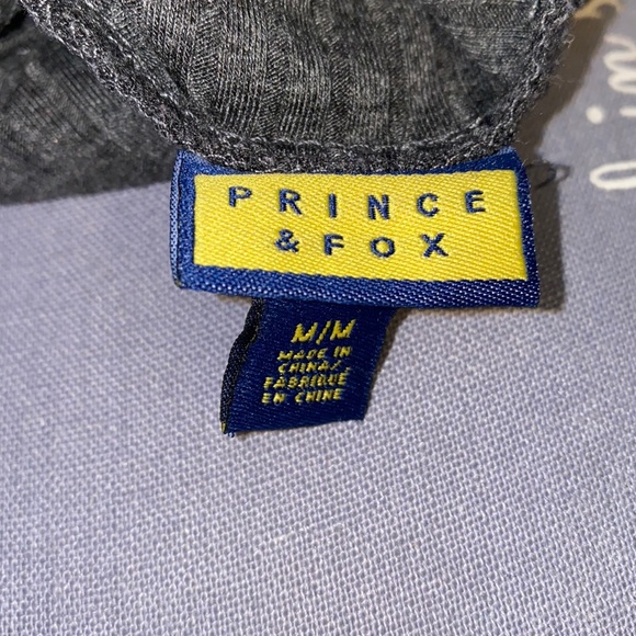 ❤️ Grey Ribbed turtleneck with some stretch/ spandex size medium❤️ - Picture 5 of 6